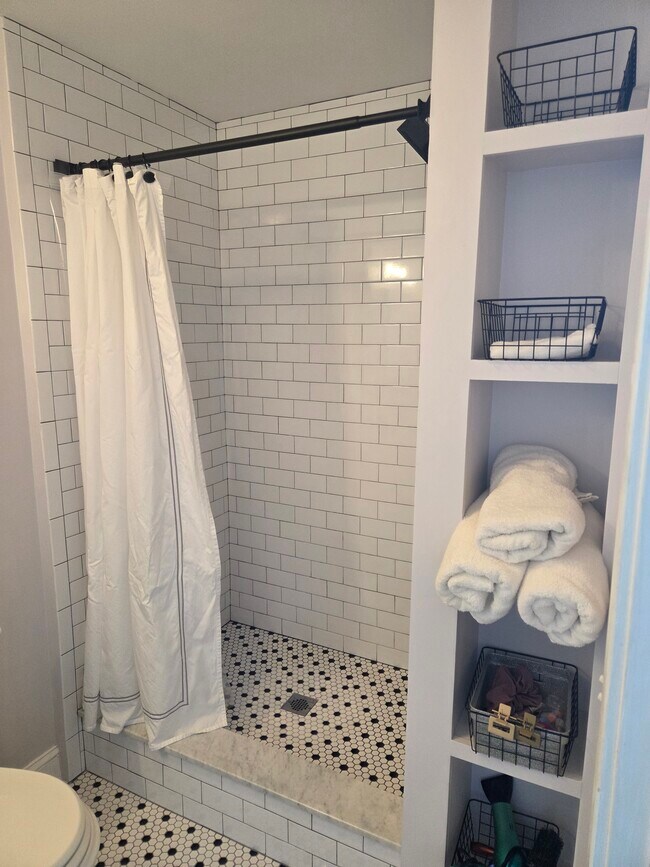 Building Photo - 511 N Broad St