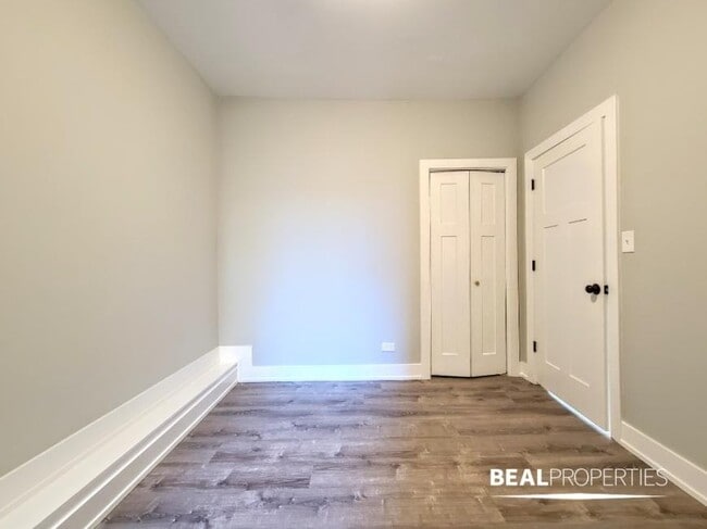 Building Photo - 1 bedroom in CHICAGO IL 60625