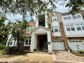 Building Photo - Bright and updated 3-bedroom, 2-bath condo