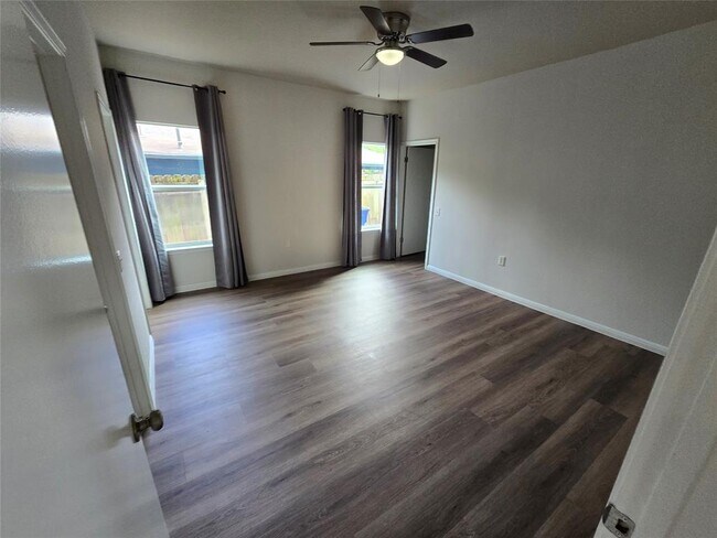 Building Photo - 1604 Singleton Ave