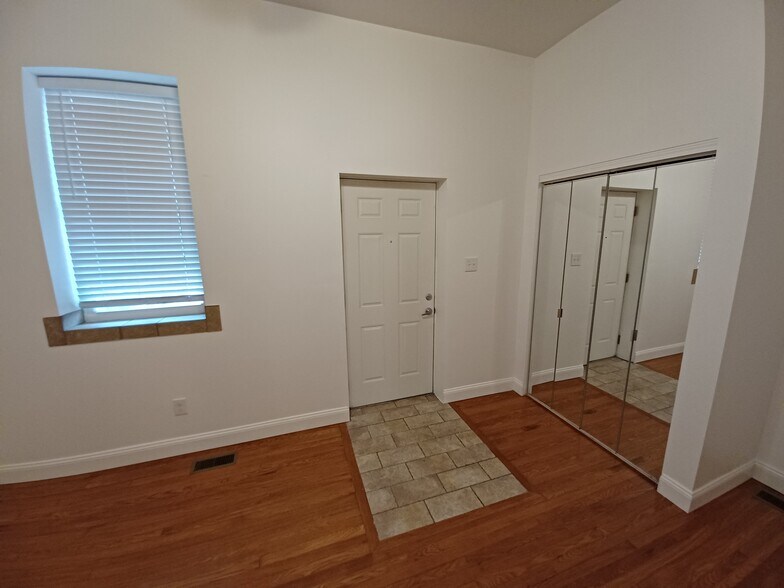 Building Photo - 4224 Chouteau Ave