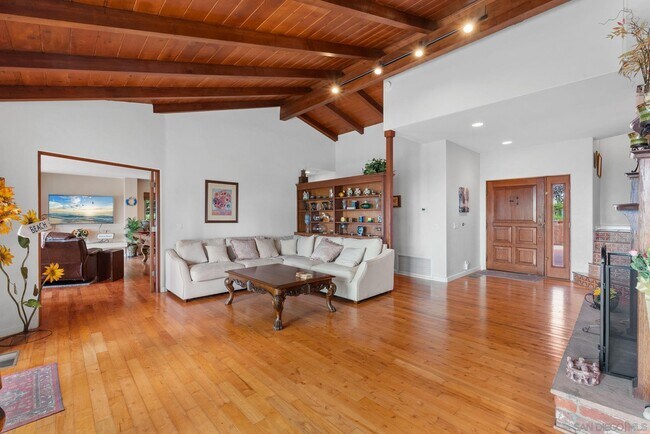 Building Photo - 701 N Granados Ave