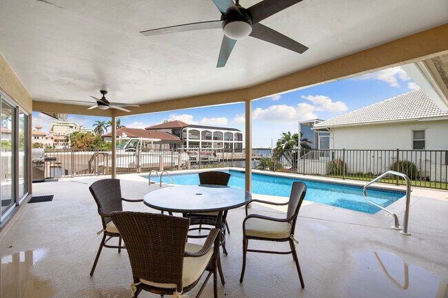 Building Photo - 874 Magnolia Ct