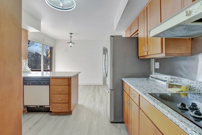 Building Photo - 6469 Fleetwood Dr