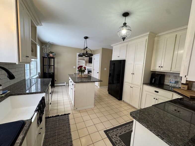 Building Photo - 237 Chestnut Hill Rd