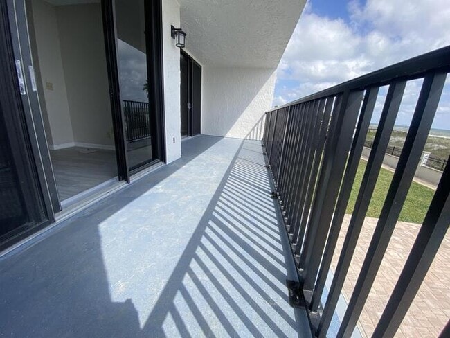 Building Photo - 275 1st St S