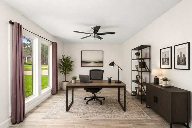 Building Photo - 560 Landfall Ln
