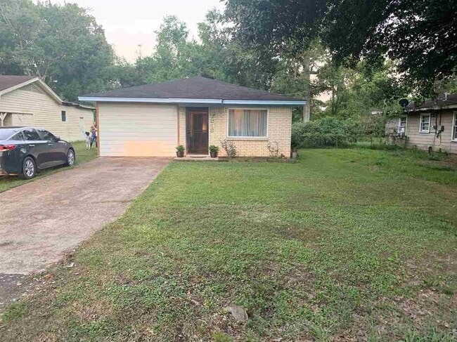 Building Photo - 216 Katherine St