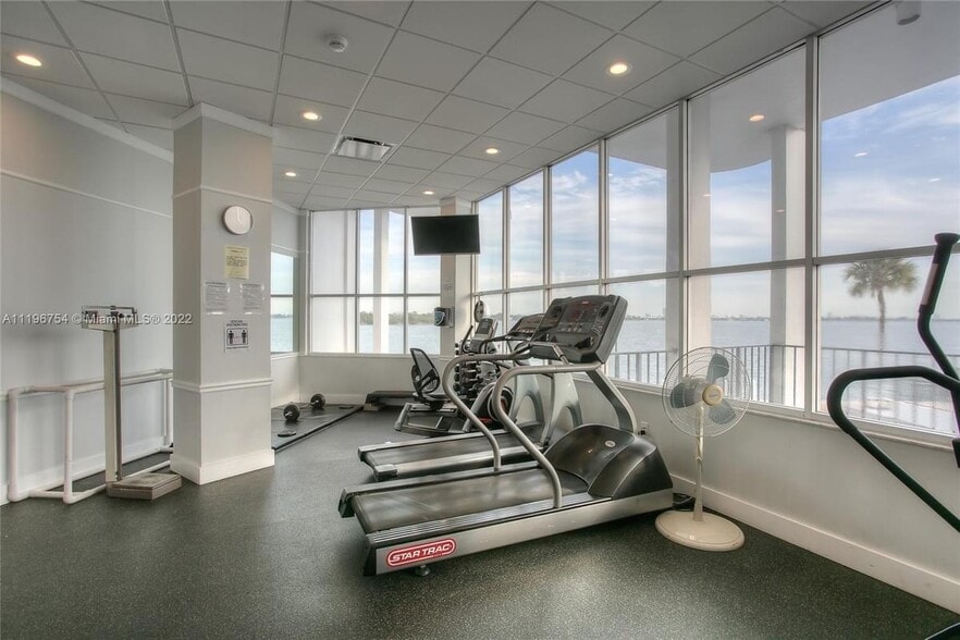 Building Photo - 11930 N Bayshore Dr