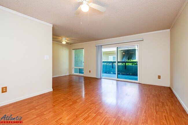 Building Photo - Lovely & Spacious Condo | New Appliances | Private Patio