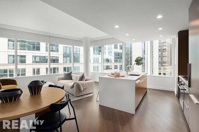 Building Photo - 400 West 61st Street