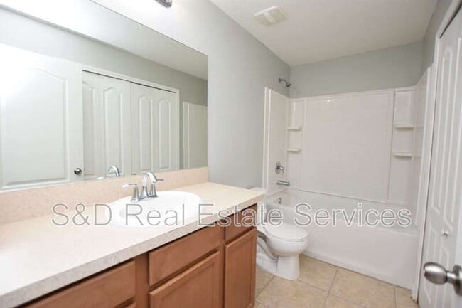 Building Photo - 515 Sandstone St