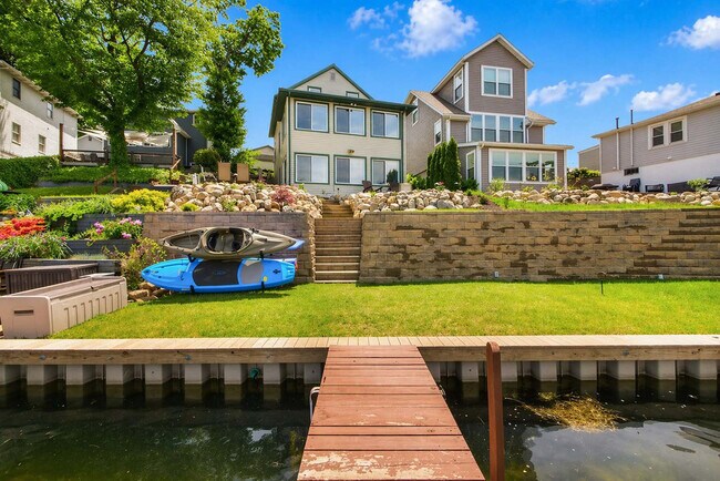 Building Photo - 3576 Portage Point Blvd