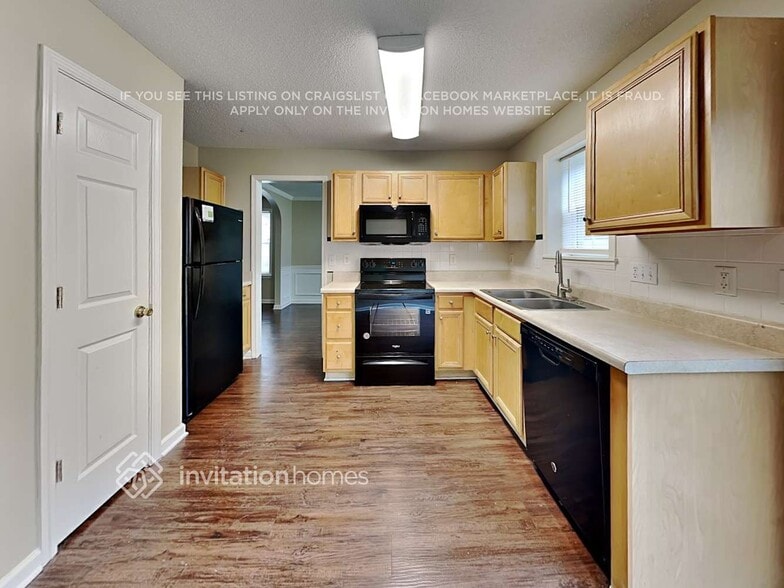 Building Photo - 526 Crossview Ln