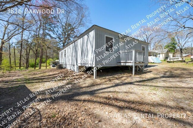 Building Photo - 3816 Oakwood Dr