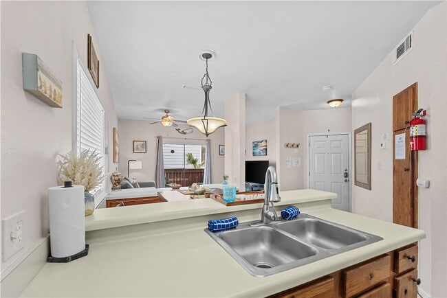 Building Photo - 15010 Leeward Dr