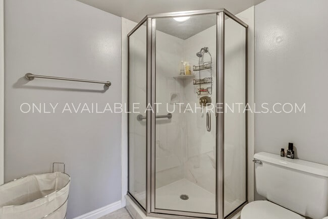 Building Photo - 5761 S Waterbury Cir