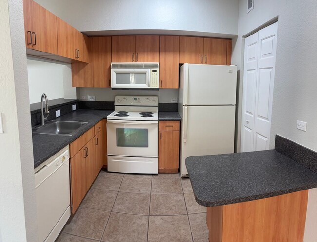 Building Photo - Up to 2 Months Free! Spacious 2/2 Corner Lake View Unit in Coral Springs!