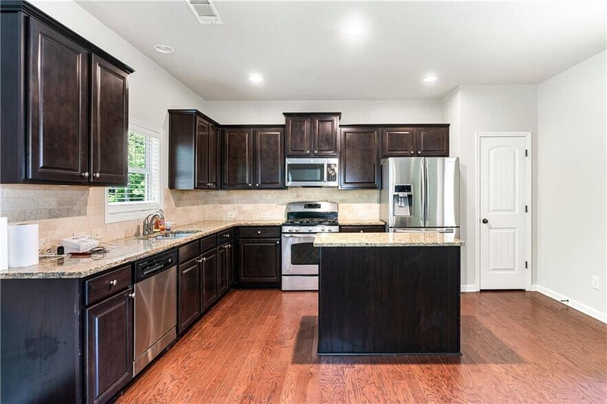 Building Photo - 655 Westmoreland Ln NE