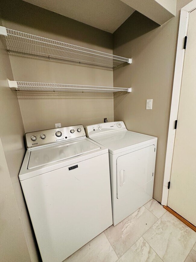 Building Photo - Charming 2-Story Condo in Quiet Knoxville Community – Minutes from Downtown!