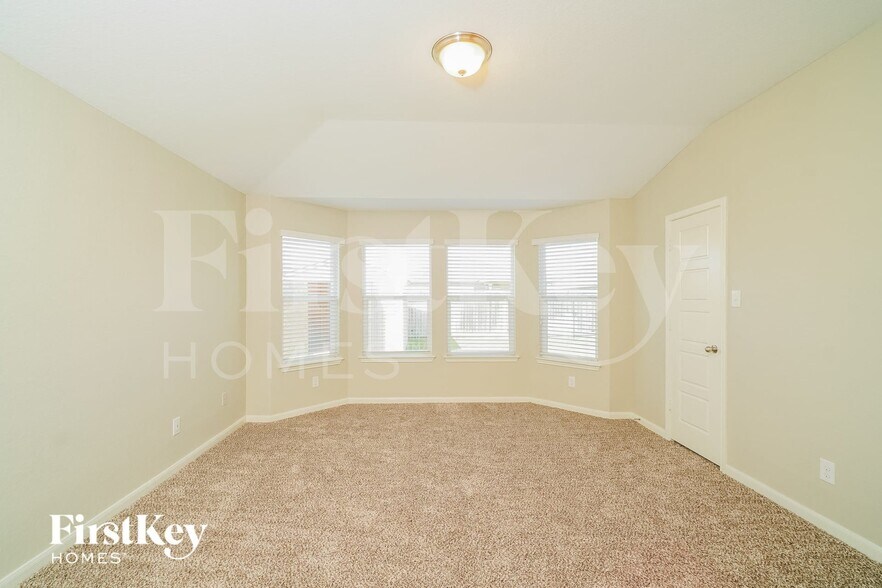 Building Photo - 2267 Hawk Dr