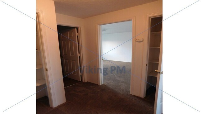 Building Photo - 3010-923-947