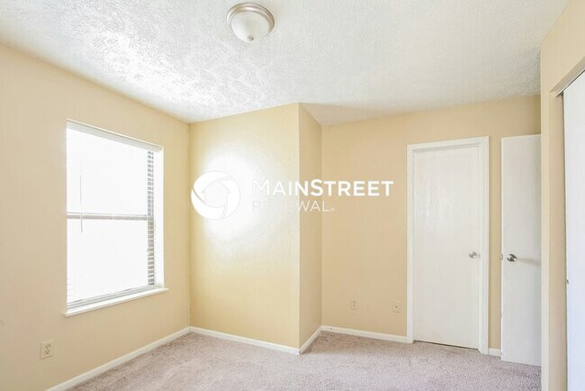 Building Photo - 3 Bedroom Pet-Friendly Home in Indianapolis, IN with Main Street Renewal