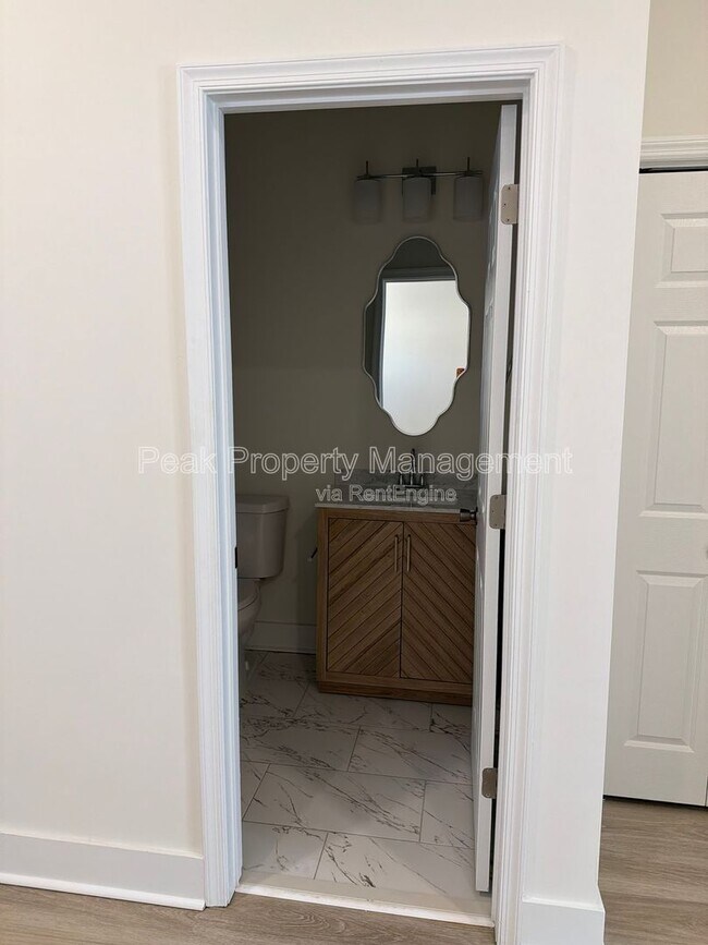 Building Photo - 3014 Parkwood Ave