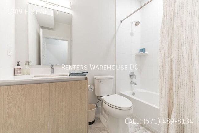 Building Photo - 1309 E St SE