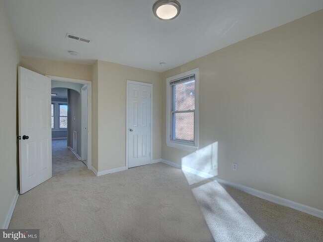 Building Photo - 351 Parkland Pl SE