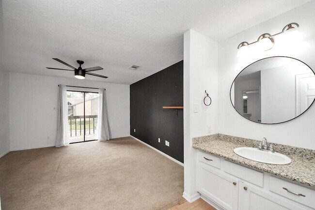 Building Photo - 12755 Mill Ridge Dr