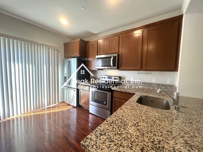 Building Photo - Newer 3bd/2.5 ba Home with 1 Car Garage in Gated Community