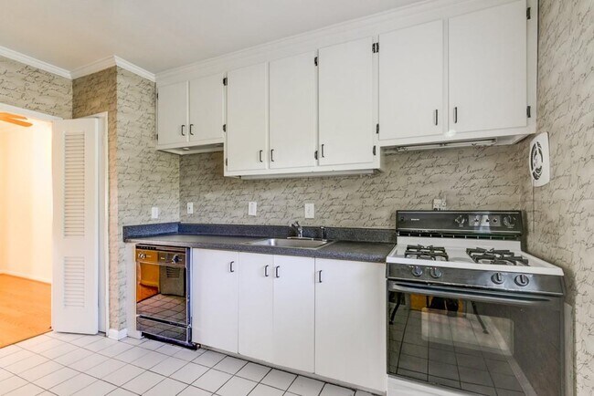 Building Photo - 91 Rumson Rd NE