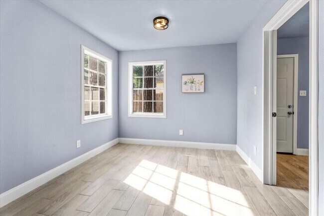 Building Photo - 1411 Grand Valley Dr