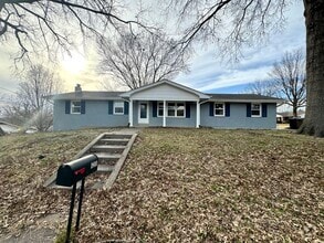 Building Photo - 3 Bedroom / 2 Bath House located on Stodda...