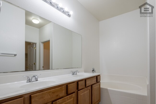 Building Photo - 4Bed/2Bath House in Maricopa! Move-In Ready on 11/12/2026!