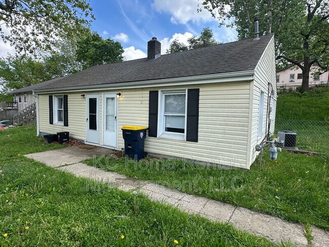 Building Photo - 3721 NE 43rd Terrace