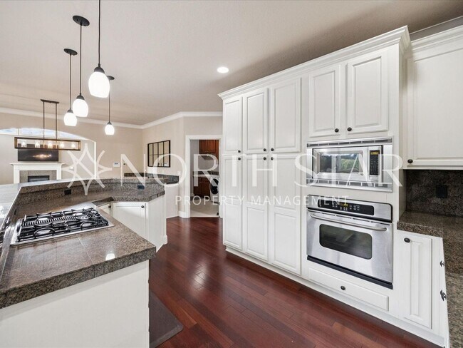 Building Photo - Tuscan Hills Traditional in Happy Valley