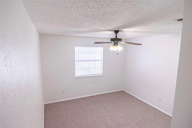 Building Photo - 12705 Hunters Chase Dr