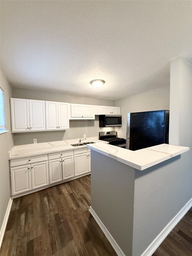 Building Photo - 3643 N MacGregor Way