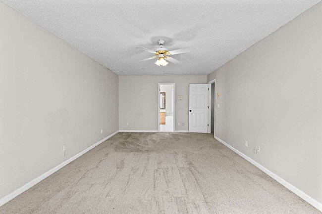 Building Photo - Three Bedroom Rental directly next to Arnall Middle School