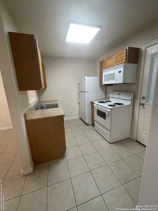 Building Photo - 440 Clearview Canyon