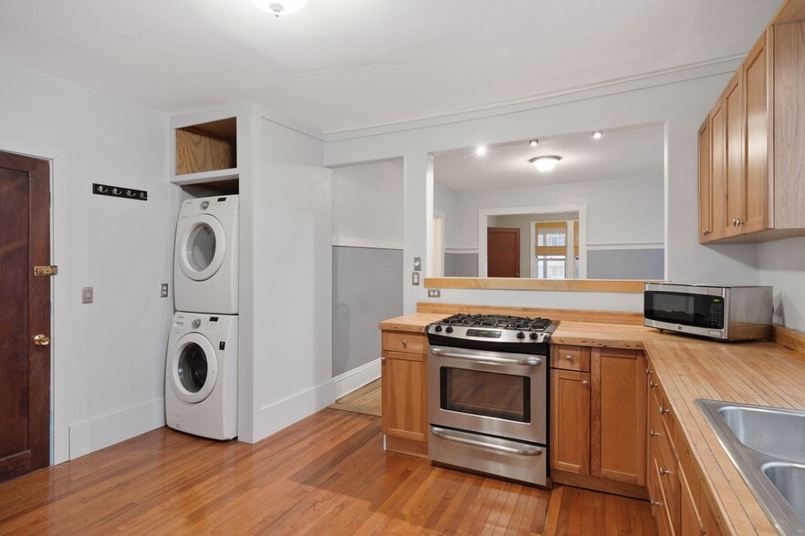 Kitchen - stainless steel appliances. New washer/dryer. - 3032 grand ave