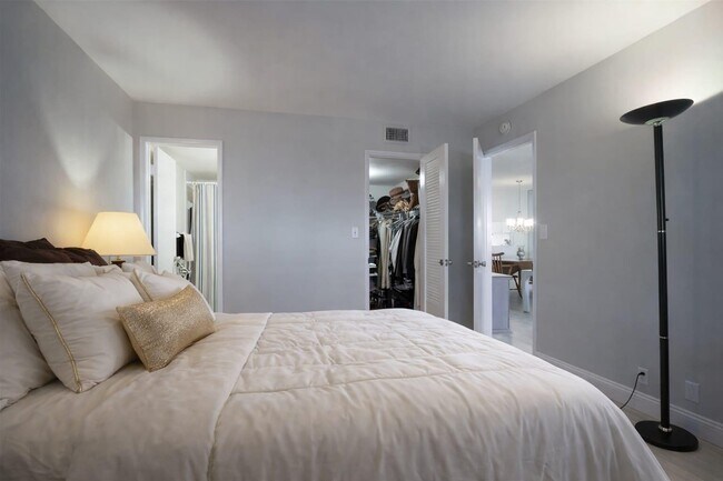 Building Photo - 4500 N Federal Hwy