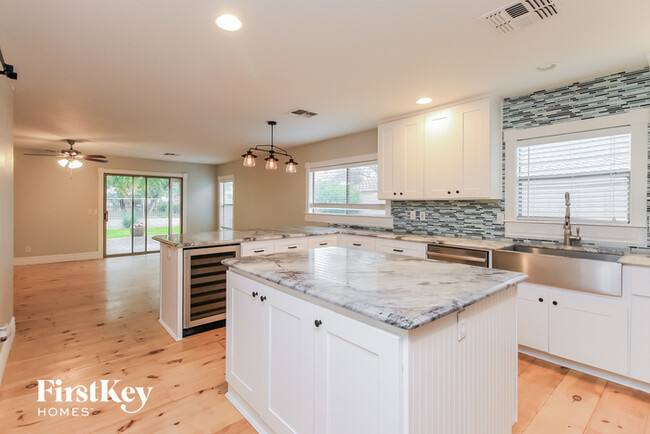 Building Photo - 39121 N Parisi Ln