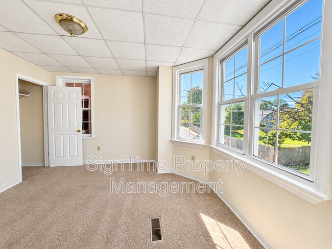 Building Photo - 202 Fairground Ave