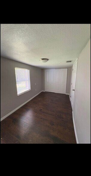 Building Photo - 515 E Morgan St