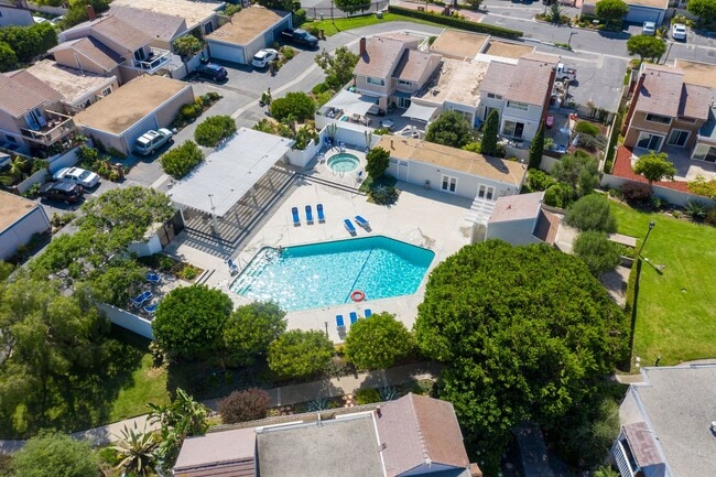 Building Photo - Lantern District 3 Bedroom Home in Gated C...