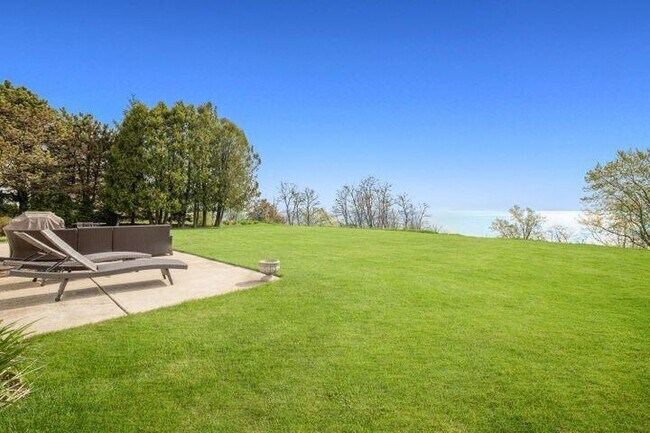 Building Photo - 12650 N Lake Shore Dr