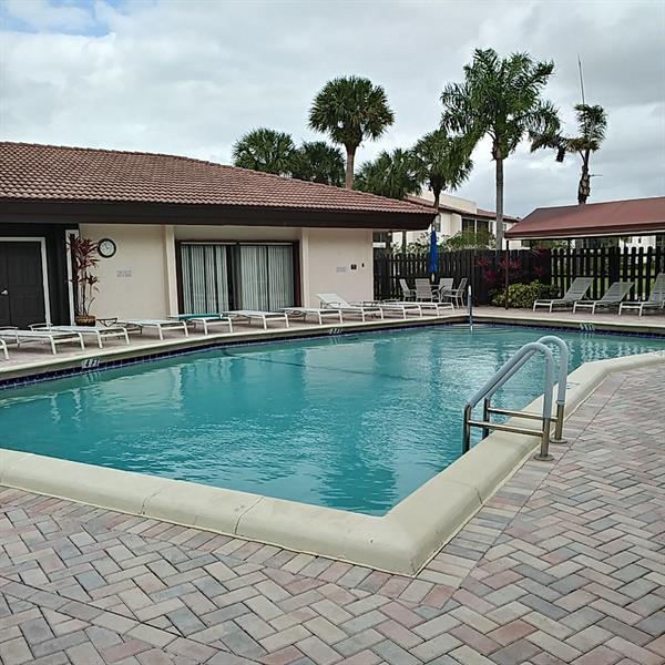 Building Photo - 8045 Eastlake Dr